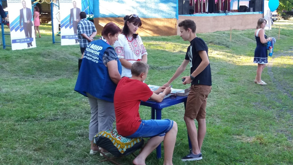 27 06 Poltavschina kandydat vlashtuvav agitacijnyj zahid pid chas svyatkovogo concertu organizovanogo miscevoiu vladoiuphoto1