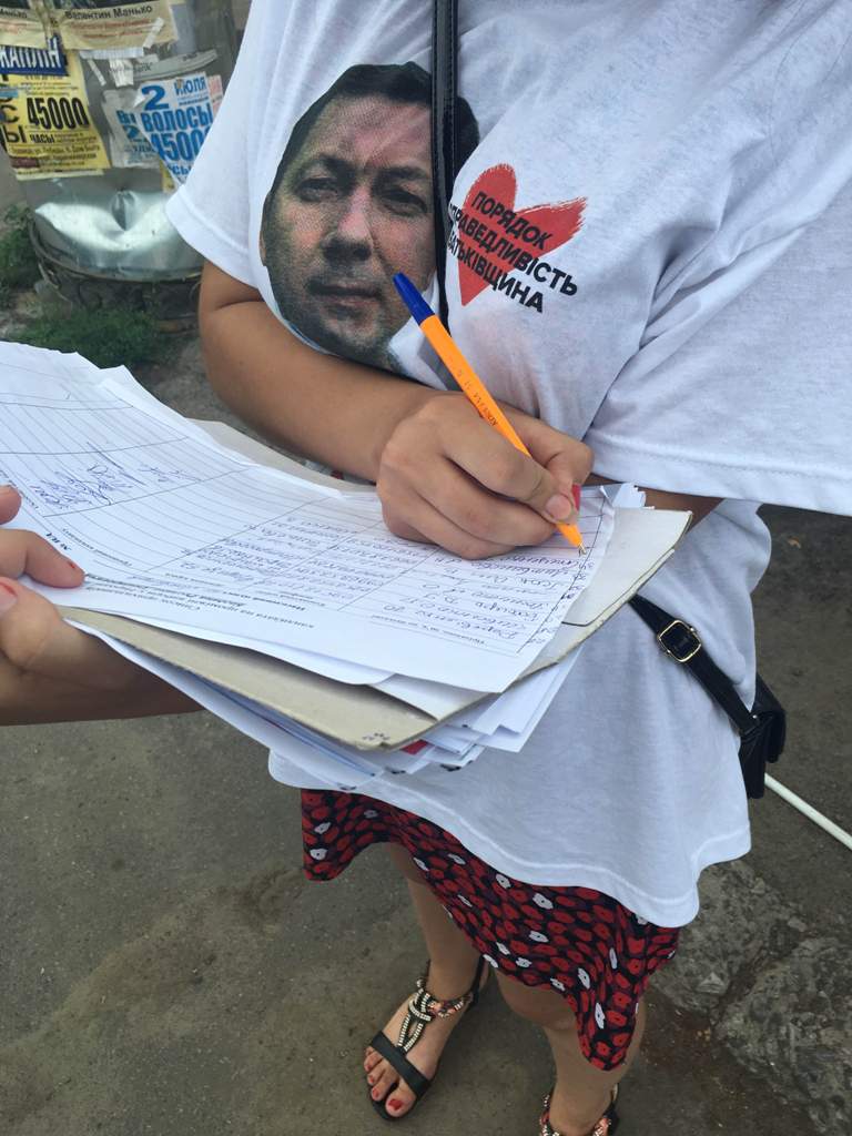 4 07 VO 151 kandydat vid batkivschiny stvorjue spysky vyborcivphoto1