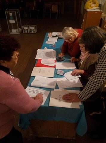 Khersonshchyna chleny DVK zapovnuut protokol olivcem 1