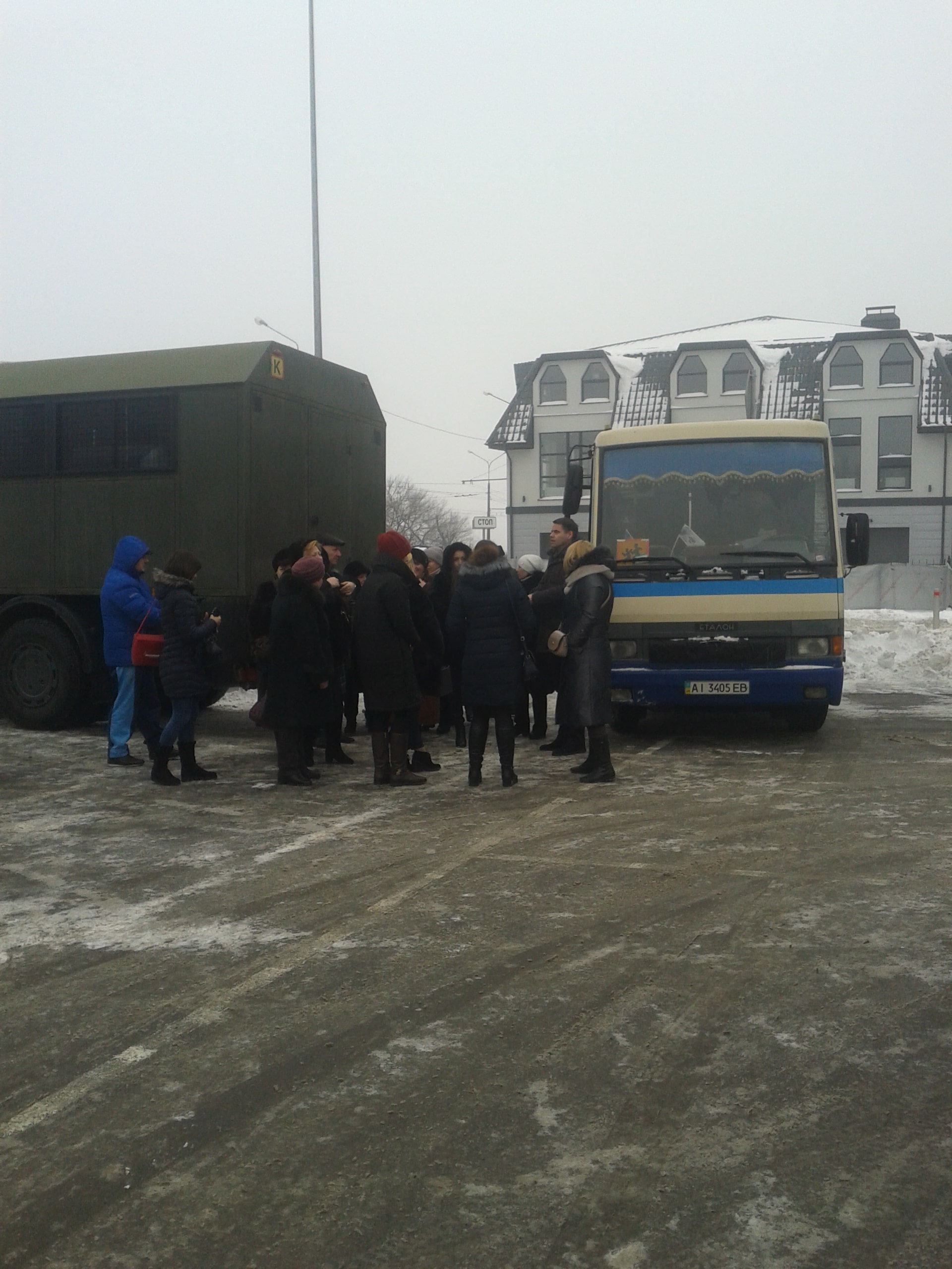 26 01 2019 Poroshenko pryizd BC avtobusy1 Kyivska min