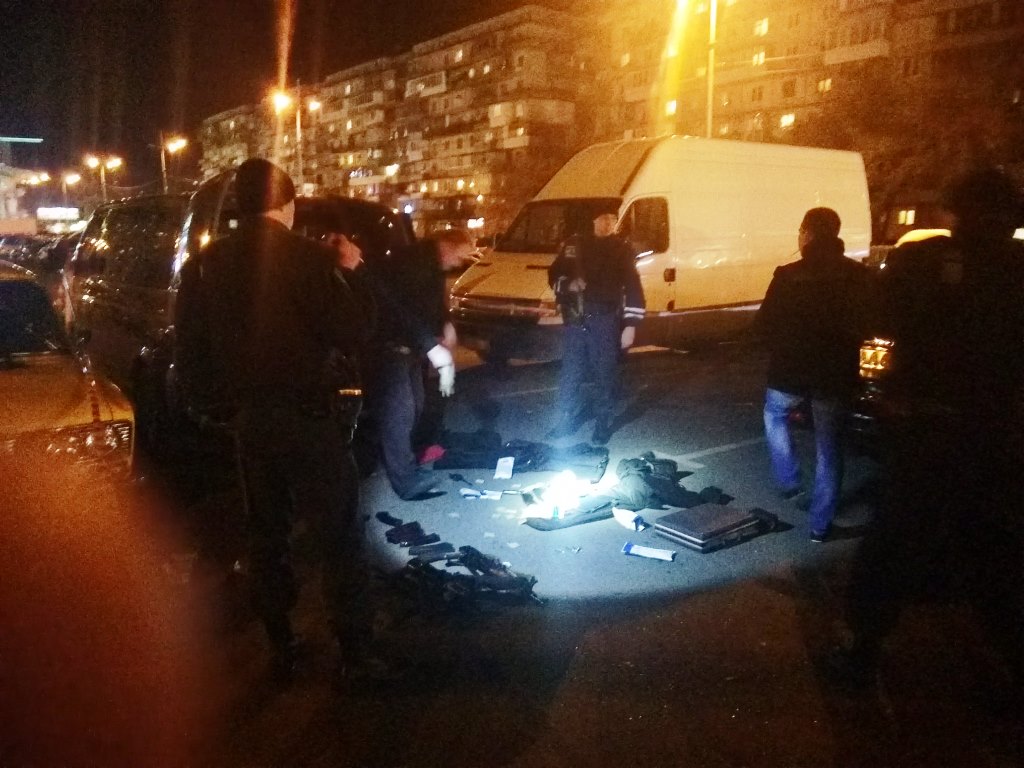 0 26 10 2014 Kiev Zatrumana grupa osib zbroia foto3